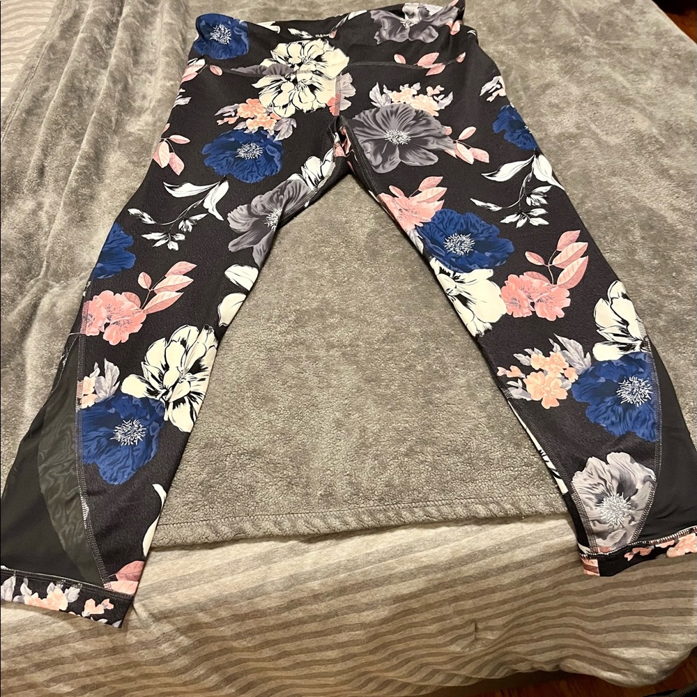 Leggings -barely worn maybe once or twice Brand & type - Old Navy-Active Go Dry